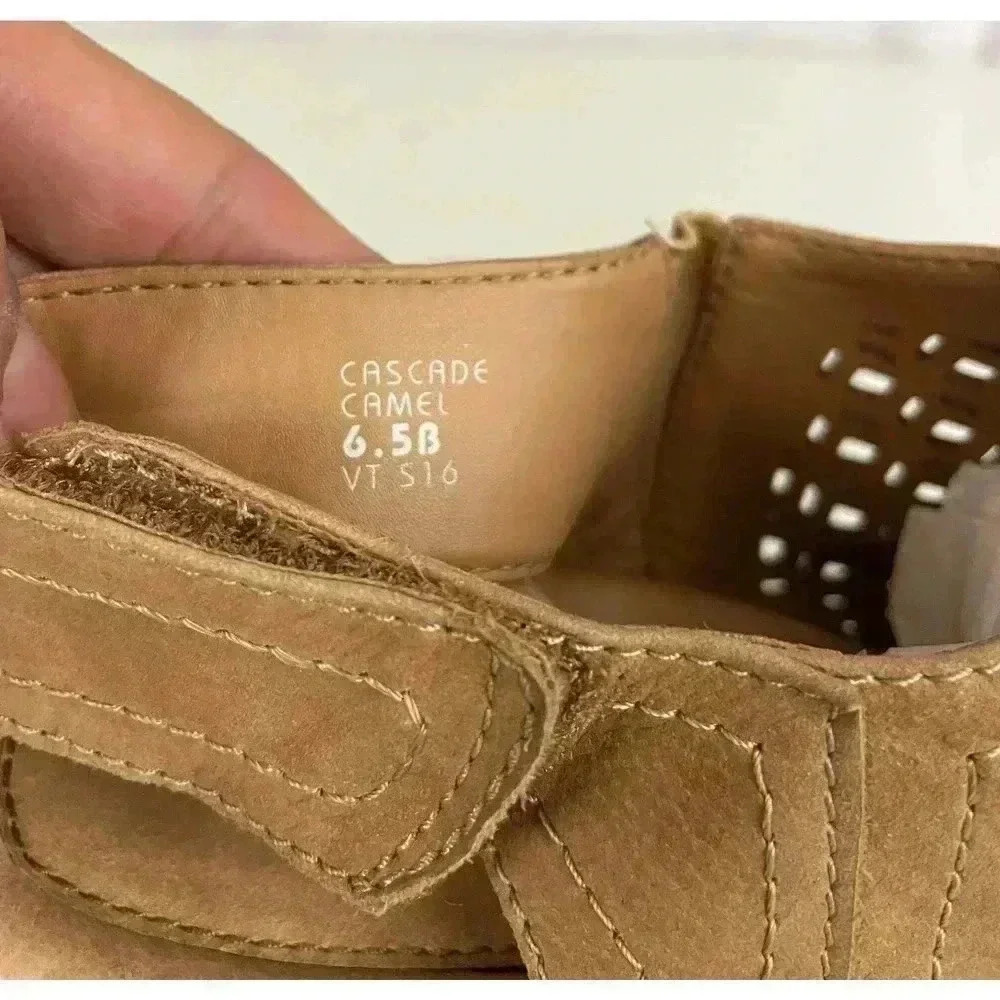 Earth Leather Wedge Sandals‎ Sz 6.5 Camel Cut-Out Details Women's - Picture 4 of 9